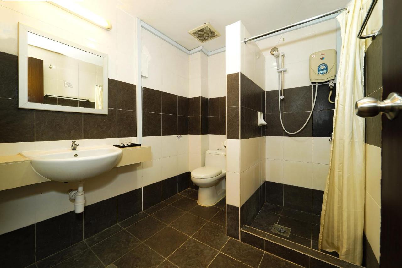 Capital O 89658 Bustani Hotel Jitra Kültér fotó